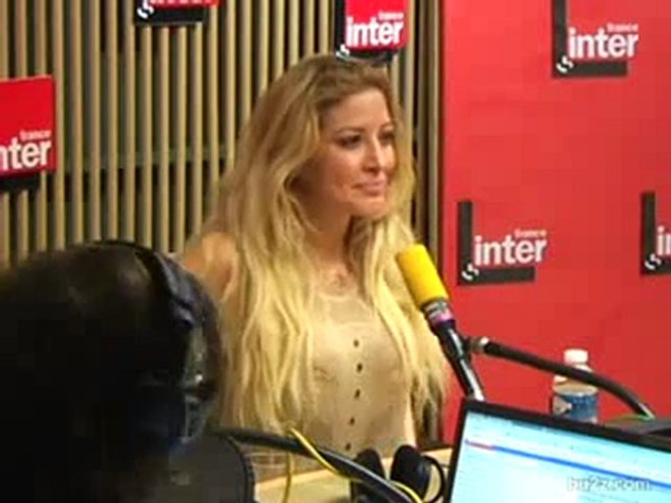 loana montre ses sein
