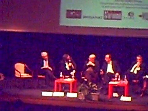 Azouz Begag lors du débat sur l'alternative sociale à Lyon