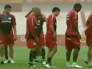 Internacional’s squad are scared by thunder and lightning