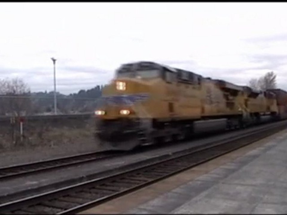 UP #7614 W/ a Stacktrain
