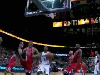 Derrick Rose finishes with authority during the first quarte