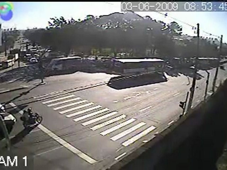 Un bus ecrase une femme CHOC accident