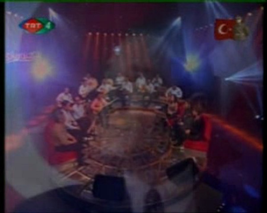 ATATÜRK'ün Hâtırasına ZEYNEBİM Türküsü