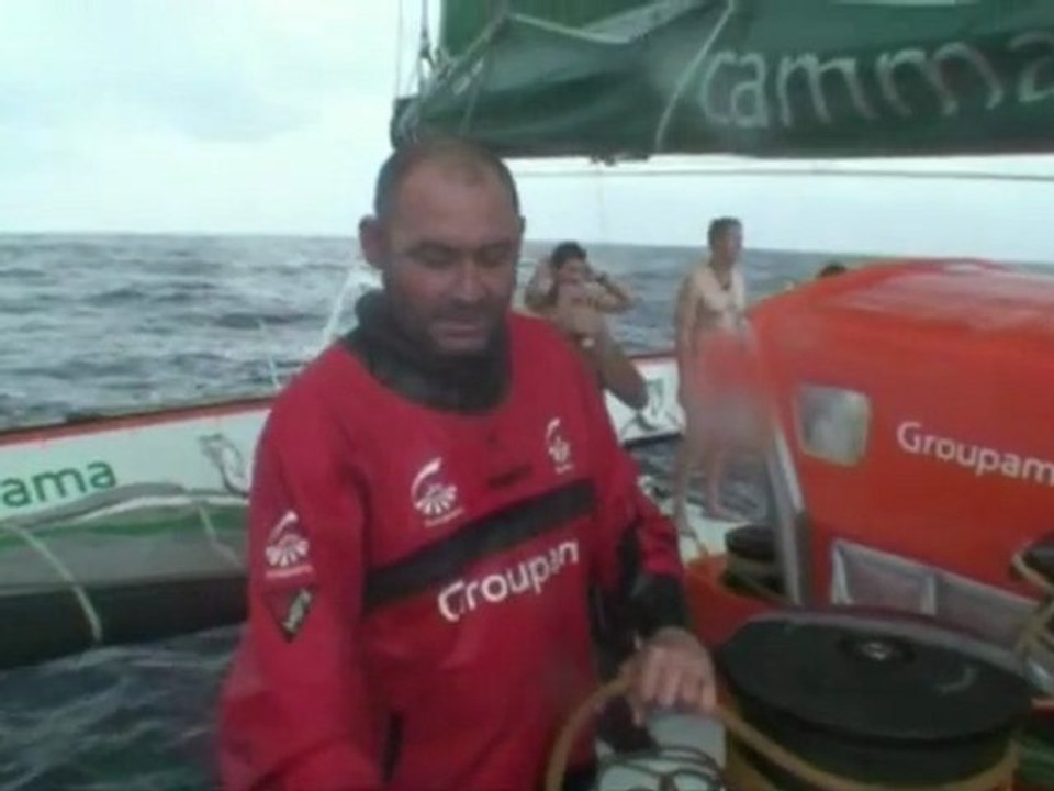 Groupama 3 :  Douche collective