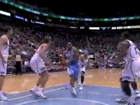 Joey Graham takes the pass and finishes with a huge slam