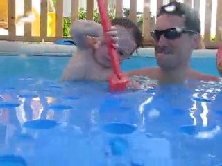 Lilian et son tapis de piscine