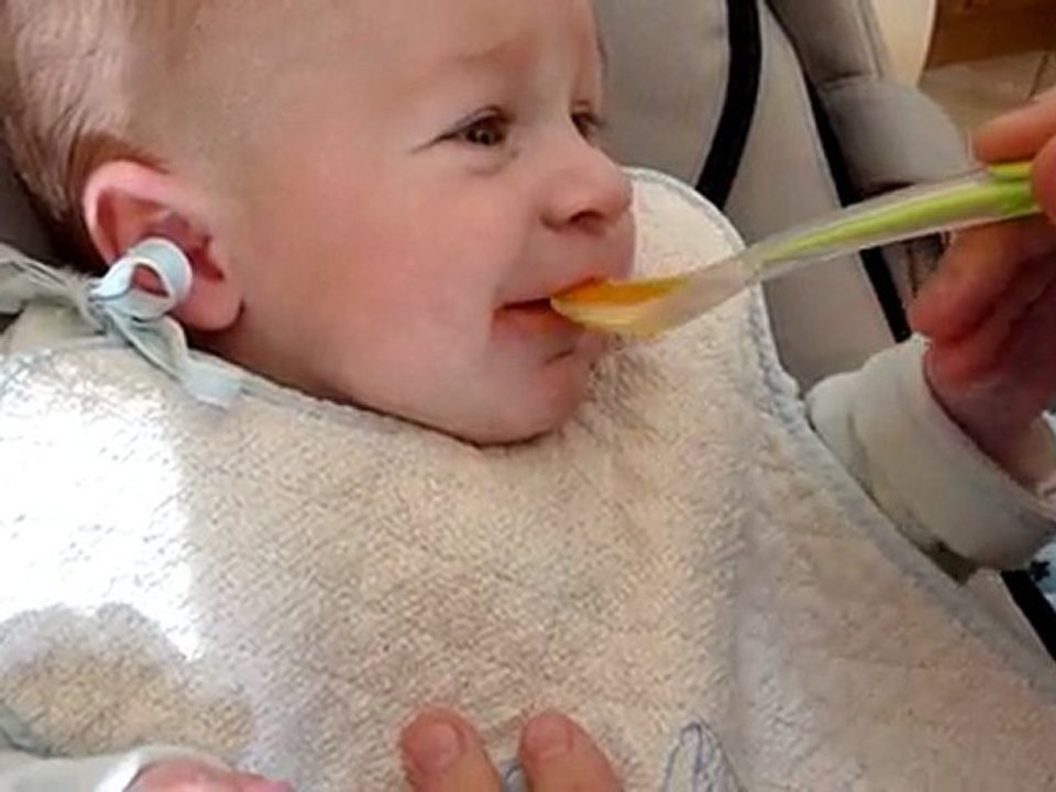 1ere purée de carottes pour Ethan.... wouhaou....