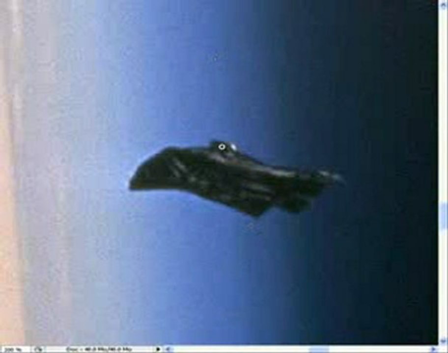 Vaisseau spatial autour de la terre ou débris ?