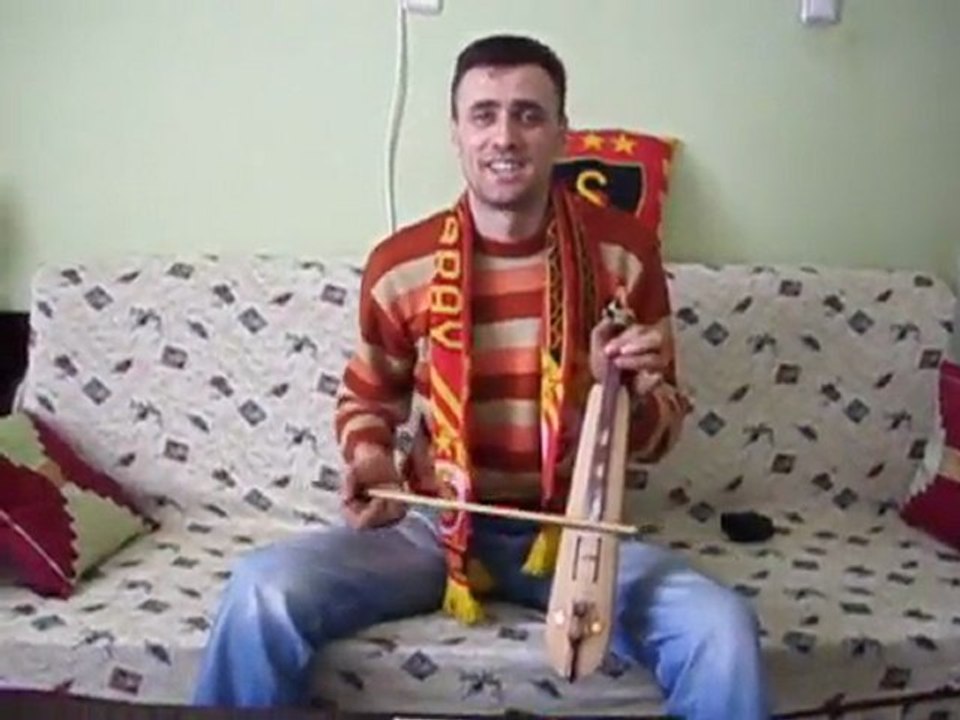 KİM DEMİŞ KİRAZDAĞINDAN ŞARKI SÖYLEYEN ÇIKMAZ