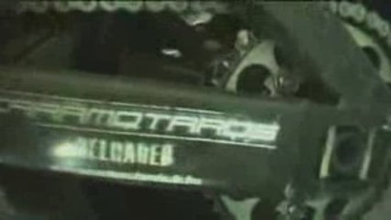 video de stunt avec crash et moto en feu