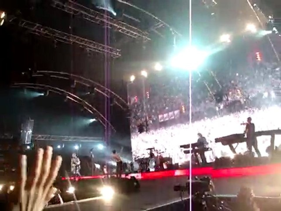 Depeche Mode-Never Let Me Down Again(Live @ Paris Bercy 2010