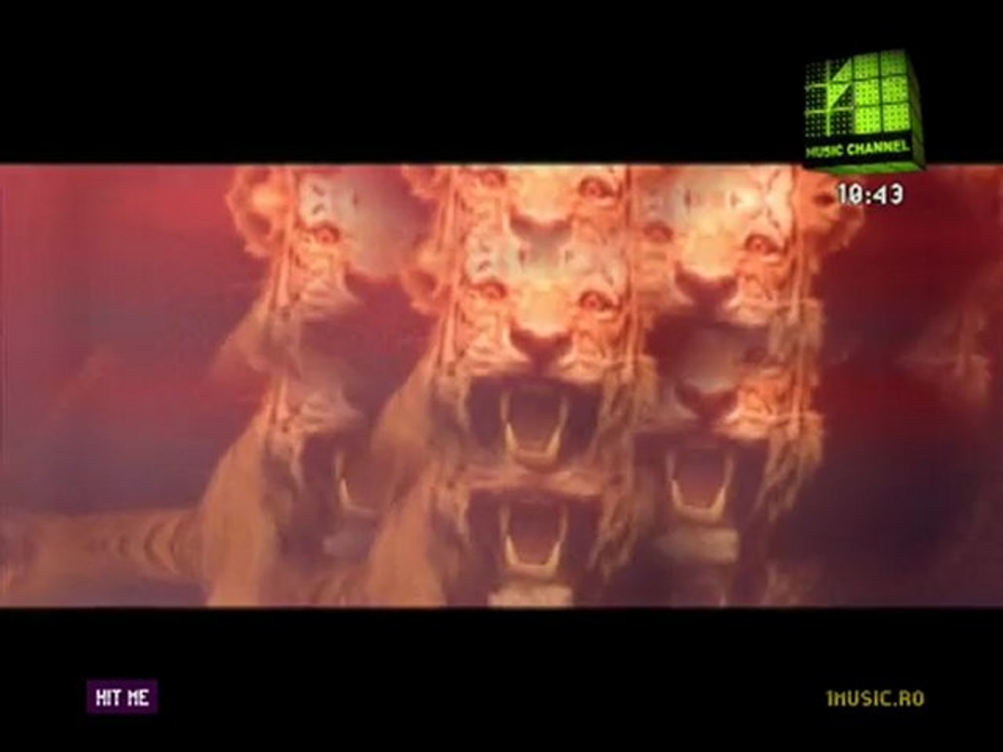 ⁣video clip rihanna russian roulette