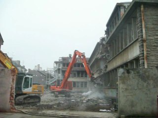 Beauvais : démolition de l'ancienne maternité 8/2/2010