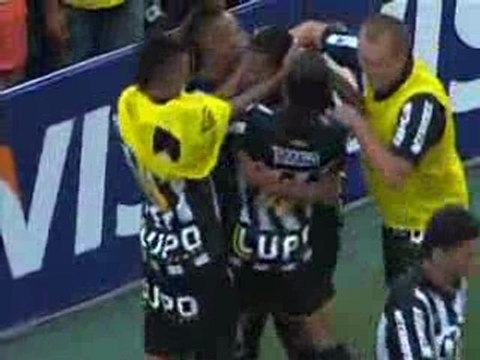 Gol do Santos! Após cruzamento, Robinho marca de letra