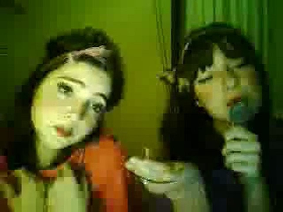 Ellowny - "Hang On Little Tomato"