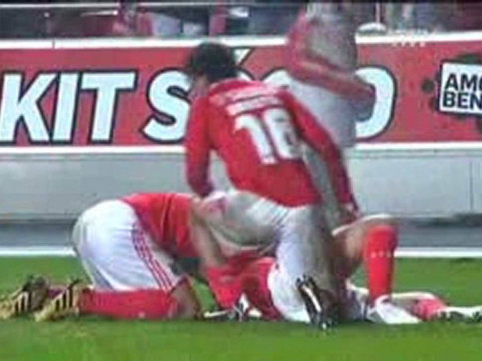 المعلق المصرى محمود ابو الركب  Benfica vs porto1-0..Saviola