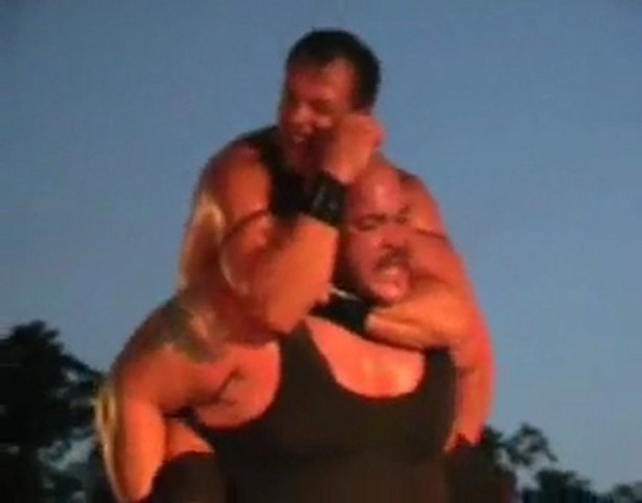 Damon Brix (AUT) vs Cannonball Grizzly (C) (USA)