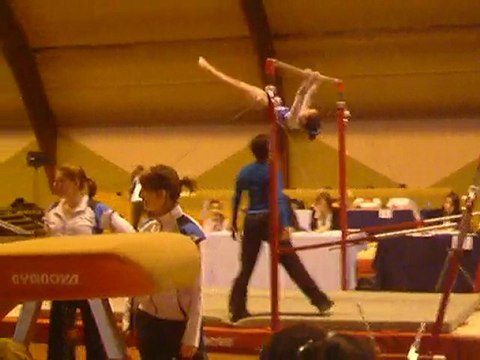 Eline competion gym - barre assymetrique [2010]