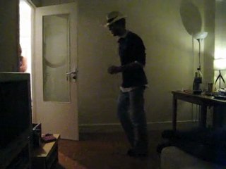 Le moonwalk revisité par papa Kub (la suite)