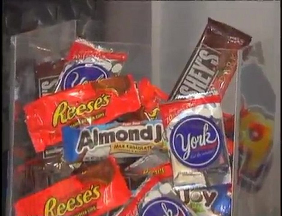 Ashlee Simpson-Wentz Hershey's "Fun with Pieces"