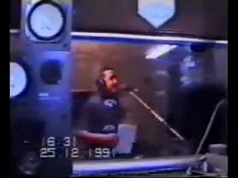 Cheb Hasni en studio magnifique chanson