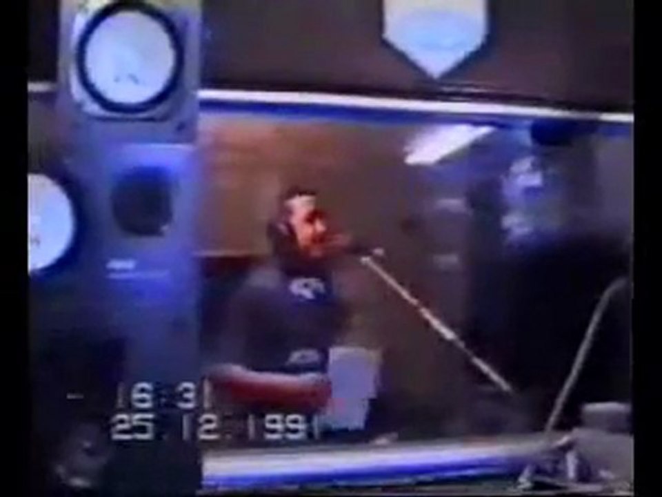Cheb Hasni en studio magnifique chanson