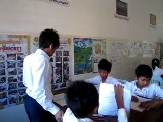 en classe de rattrapage à Battambang