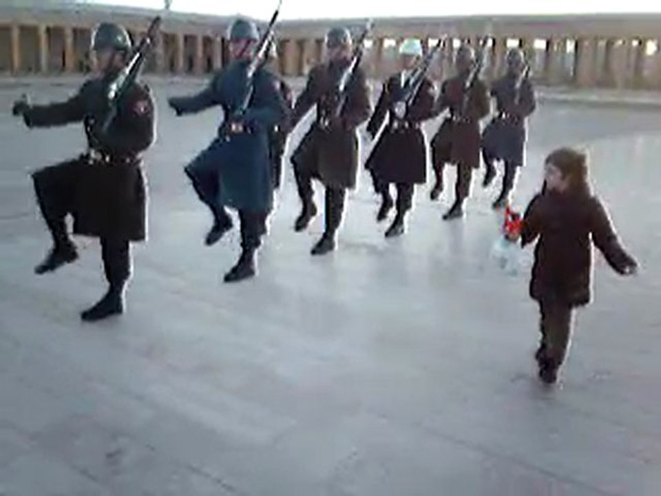 SOLDIERS MARCHING ANITKABİR