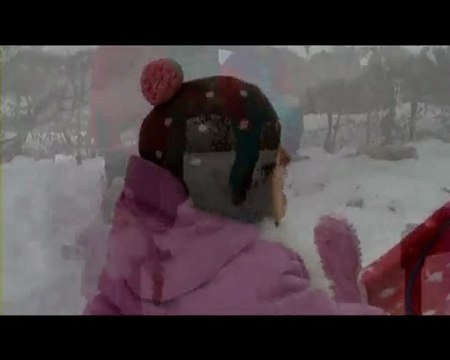 quentin et léa font de la luge