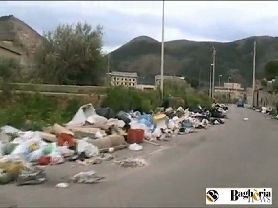 Servizio Bagherianews: Via Parisi, discarica a cielo aperto.