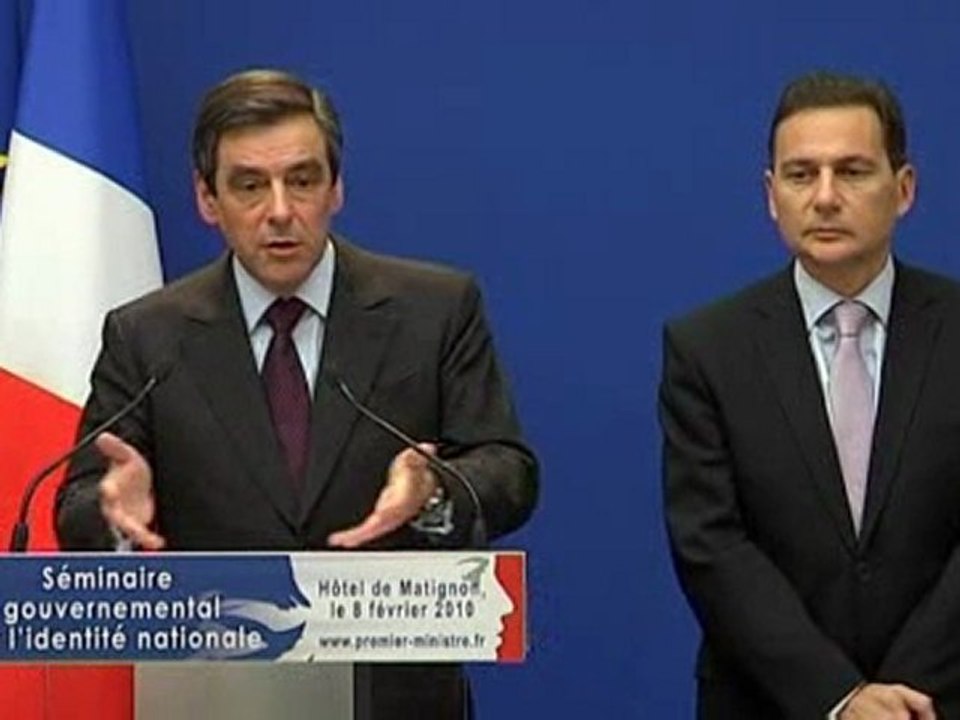 identité nationale Fillon répond à la presse