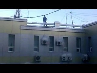 Régis enlève la neige