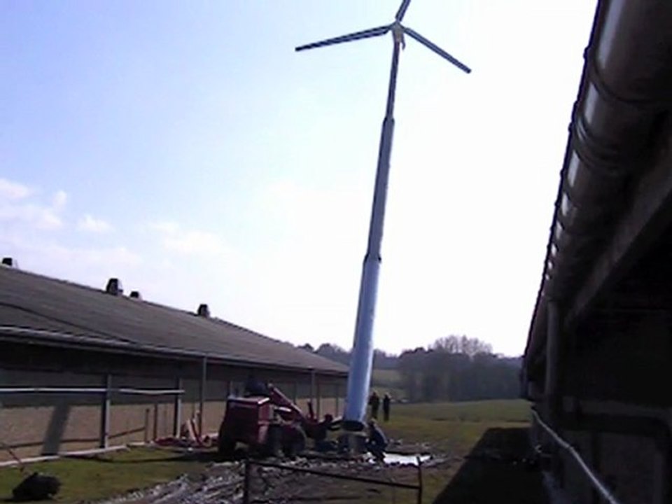 Montage d'une petite éolienne privée
