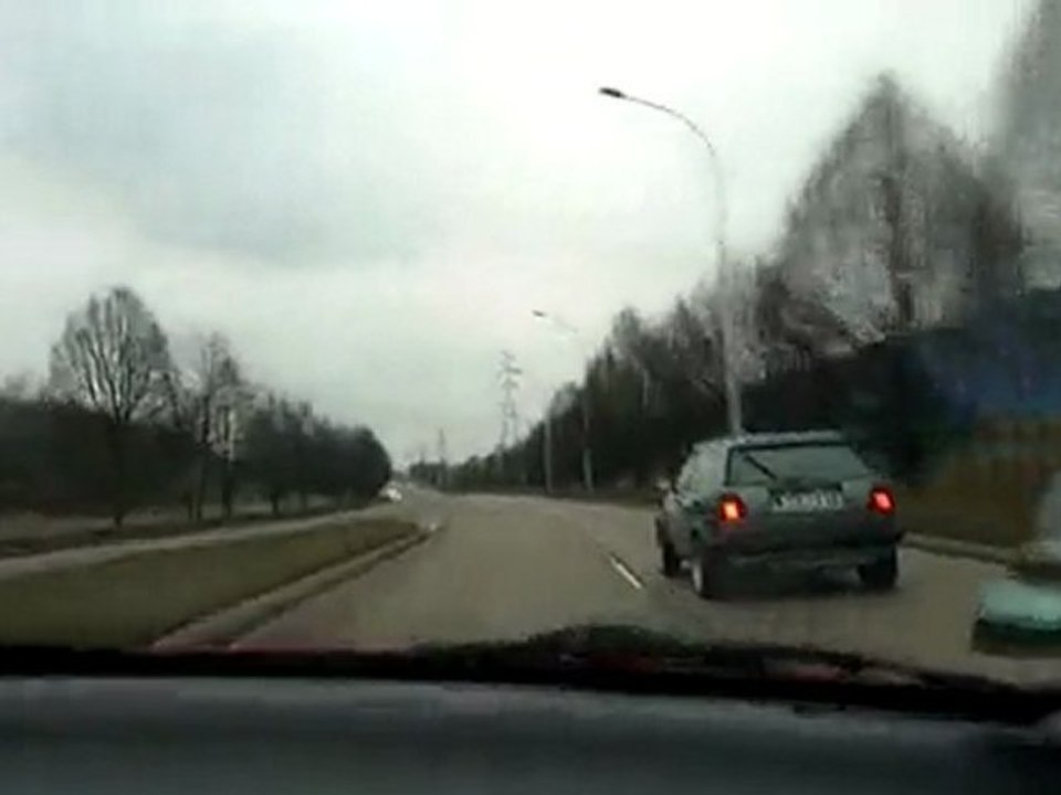 Golf II GTI 1.8L 8s vs 406 coupé 2L 16s, départ en seconde