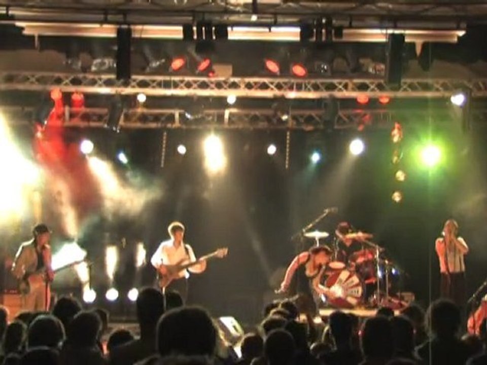 THE WASHING MACHINE CIE "Body on the Floor" live au Fest'Is