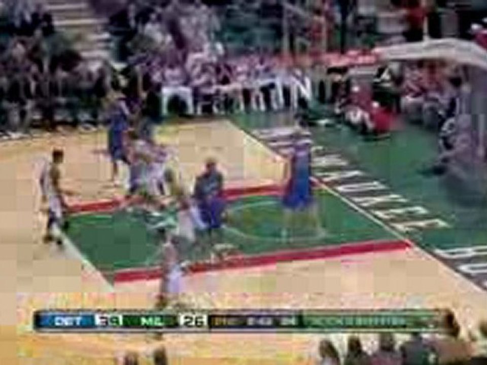 Carlos Delfino finds Andrew Bogut with the nice pass through