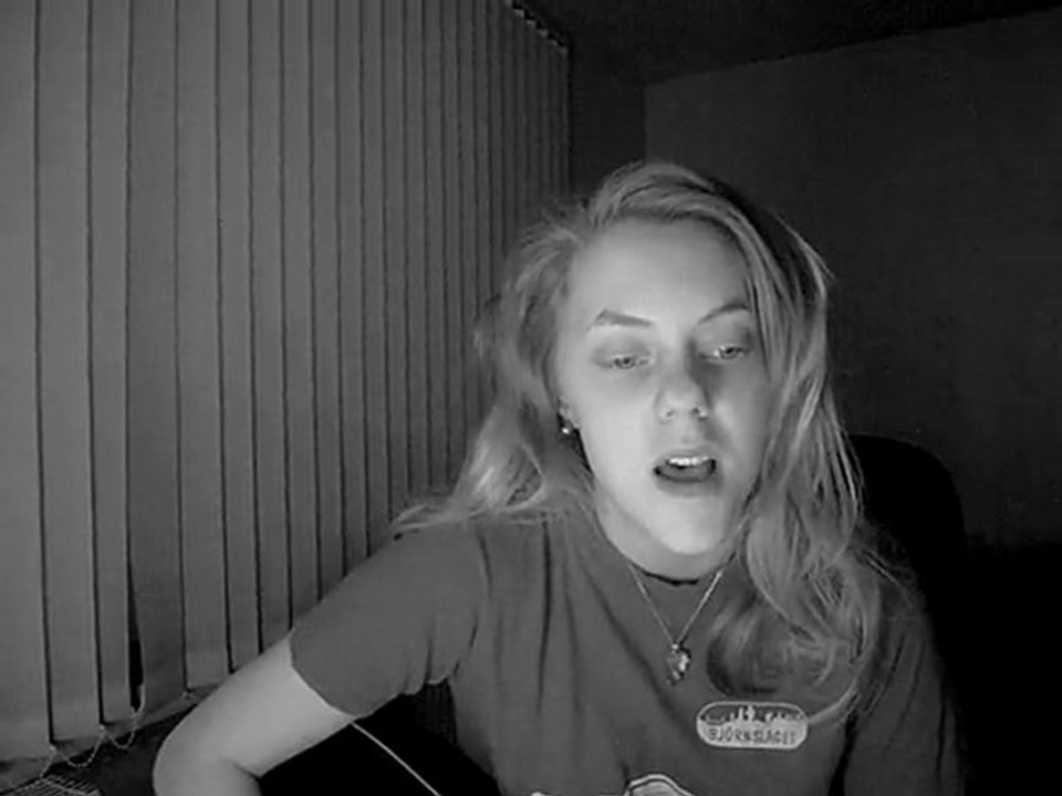 Me singing 002