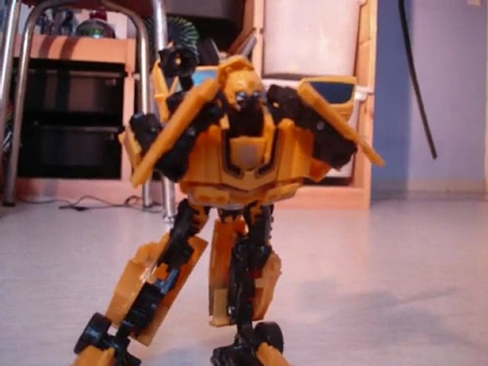 Transformers Stop Motion : Bumblebee vs Bumblebee