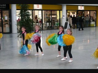 piece  jaune twirling ca