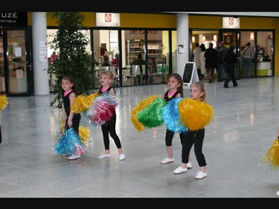 piece  jaune twirling ca