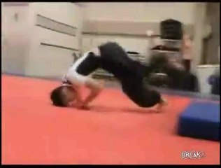 TAKLA ATAYIM DERKEN BOYNUNU KIRDI