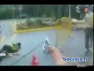 KENYALI ATLET MARATON ESNASINDA METROYA ÇARPTI