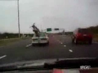 ARABASININ ÜZERİNDE BAĞLADIĞI KOCA BİSİKLETİ