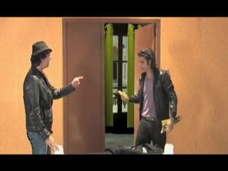 FRAPPE A MA PORTE - EPISODE 1- EMMENAGEMENT