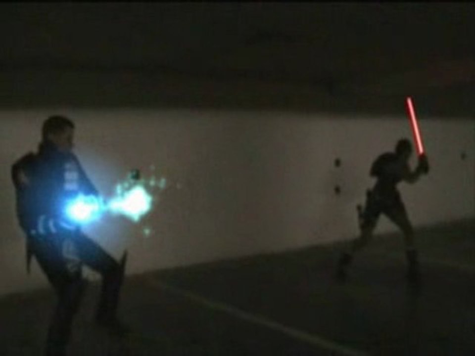 Sith-Lara Croft vs Sub-Zero... at baseball ! ^^