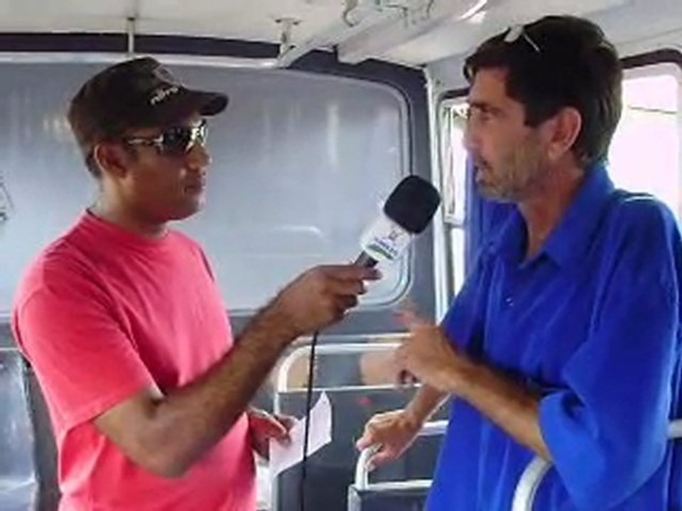 Vandalismo em onibus de estudantes...