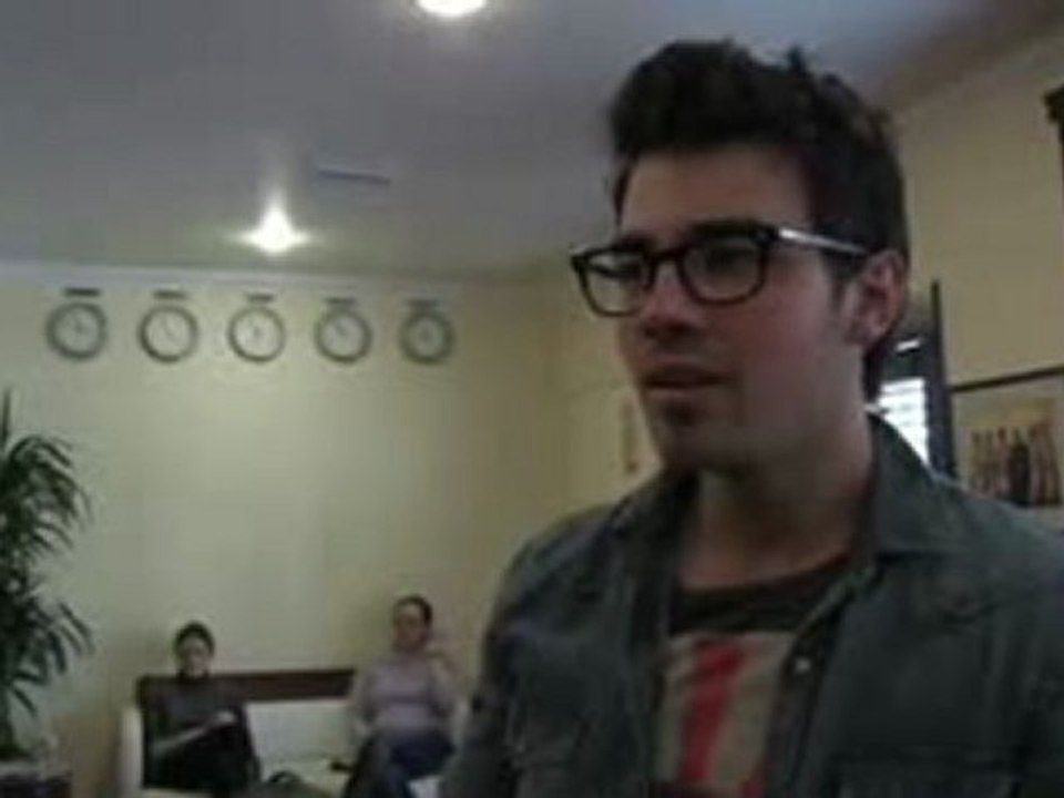 Jonas Brothers- Nick singing new songs ^^