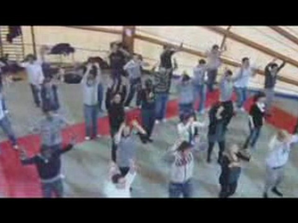 Flashmob - FRENCH KISS - ESIEE PARIS