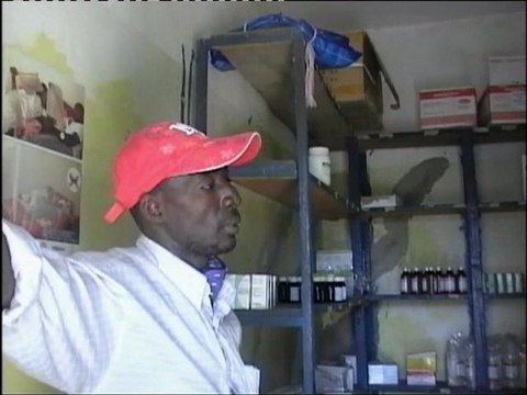 La salle de soins et la pharmacie au village de Gabou (Mali)