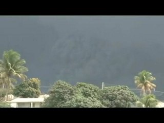 La Soufrière de Montserrat , pluie de cendres en Guadeloupe